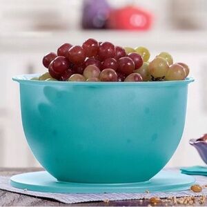 TUPPERWARE® IMPRESSIONS CLASSIC BOWL 4.3 LITER  TURQUOISE COLOR